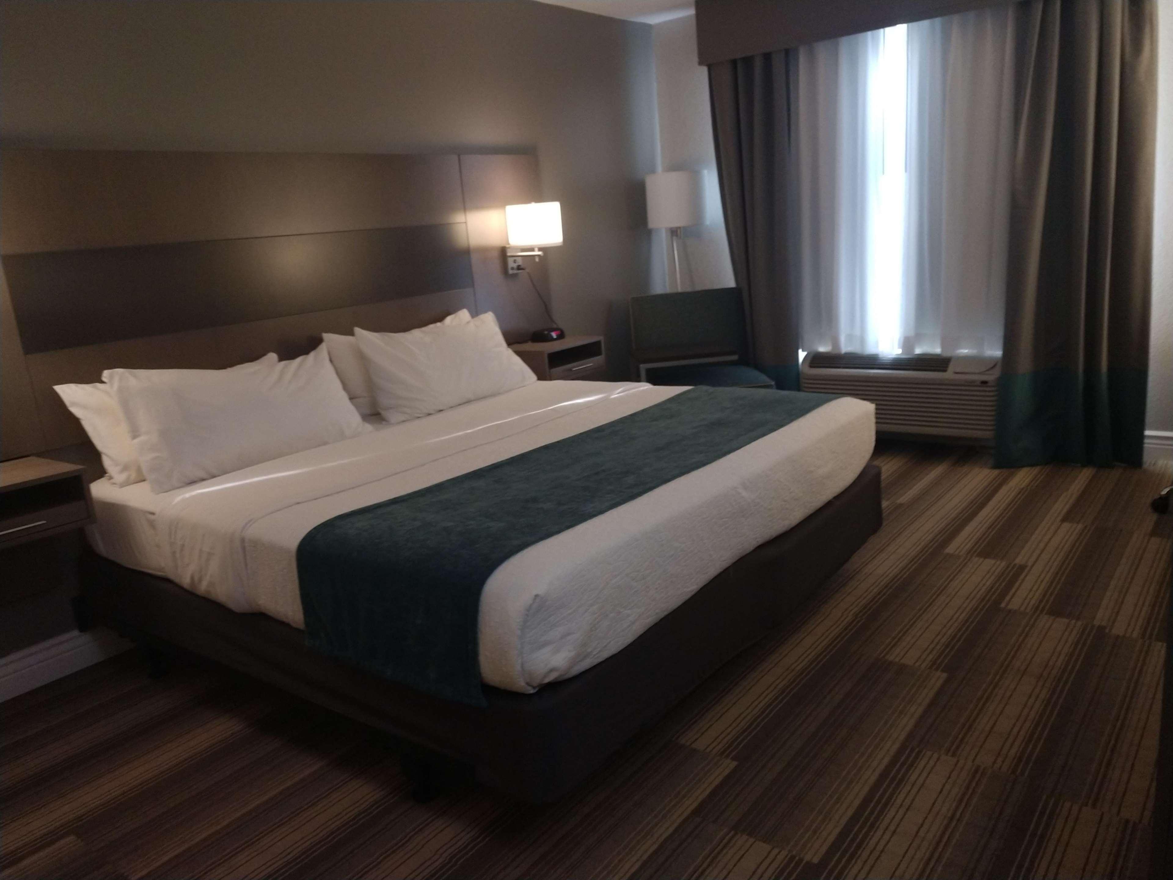Best Western Casula Motor Inn מראה חיצוני תמונה