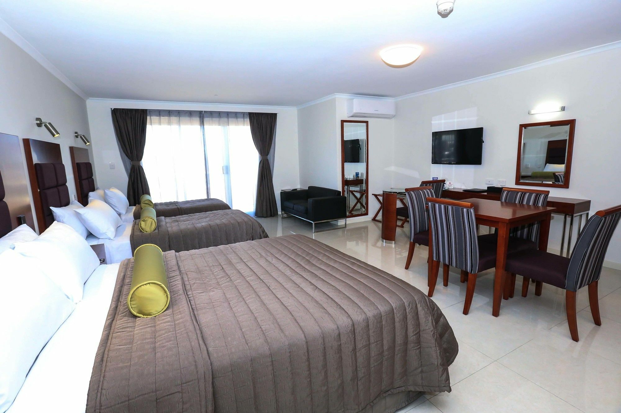 Best Western Casula Motor Inn מראה חיצוני תמונה