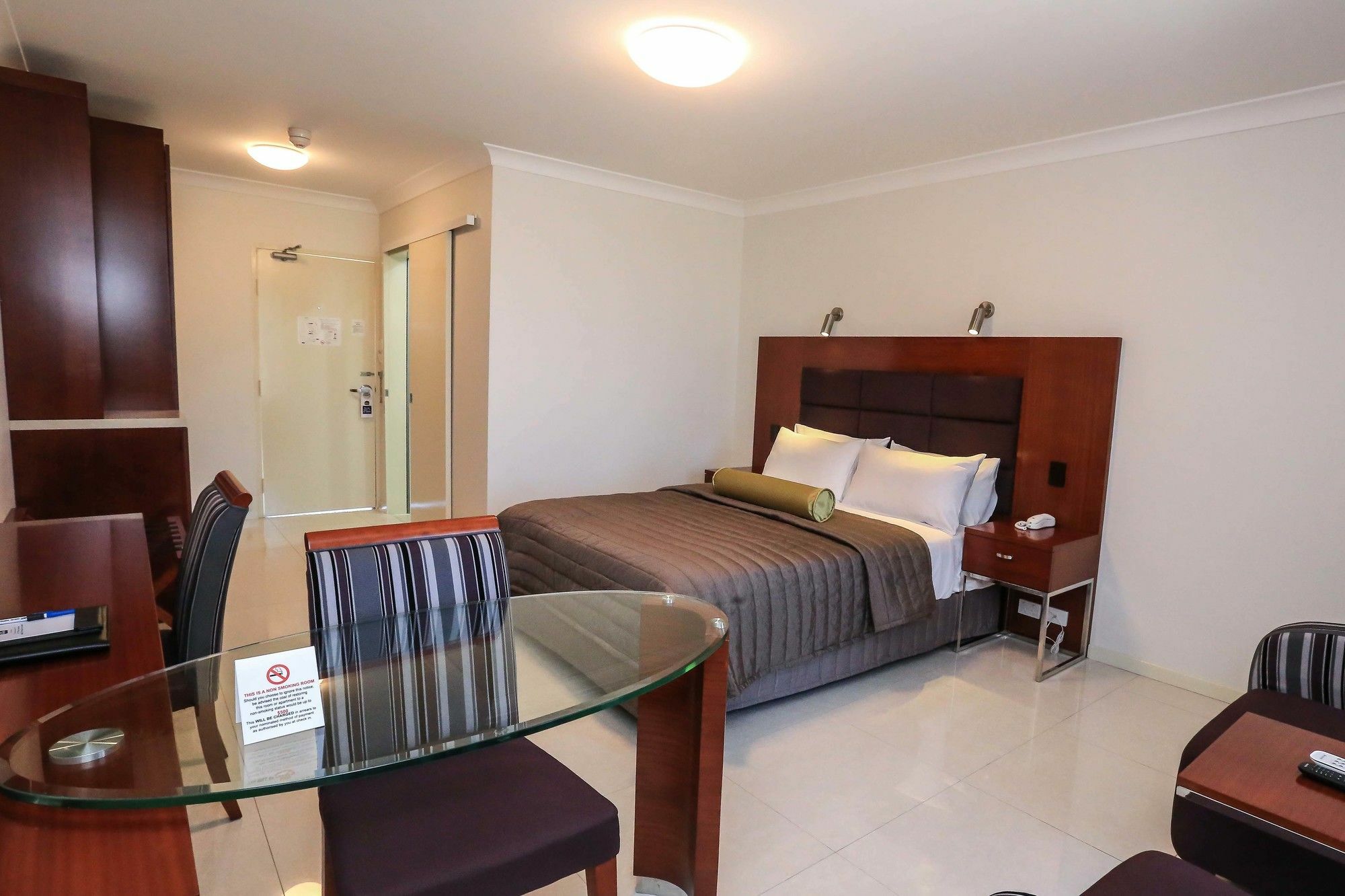 Best Western Casula Motor Inn מראה חיצוני תמונה